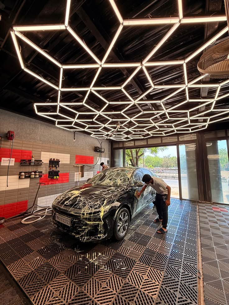 Detalhamento profissional com iluminação hexagonal